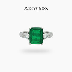Emerald Pear Trilogy Ring with Green Emerald Stone – on White Gold