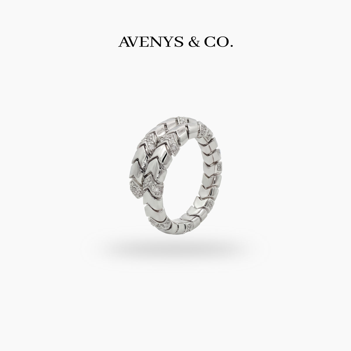 Chevron Ring with White Round Stone – on White Gold