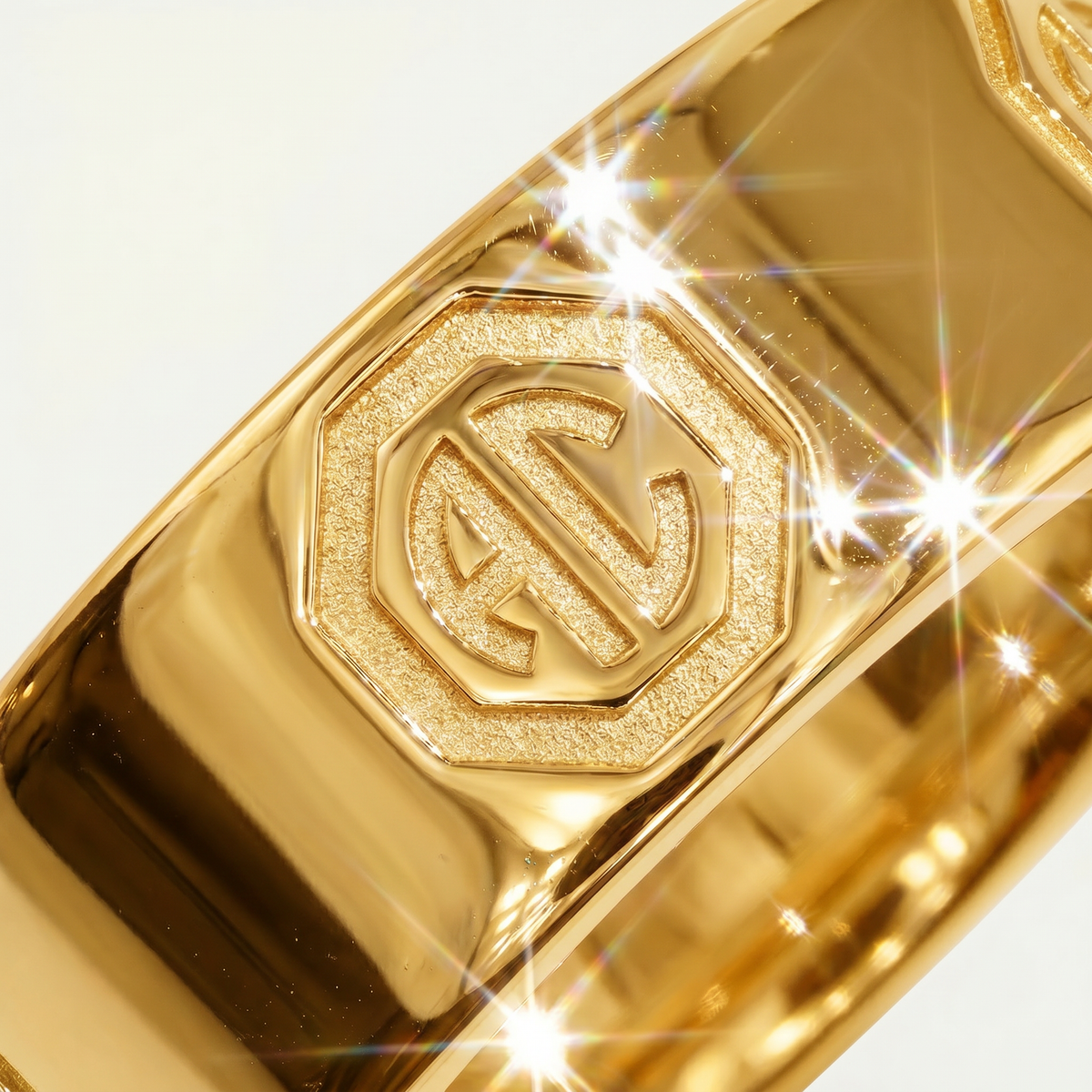 Halo Classic Ring – on Yellow Gold