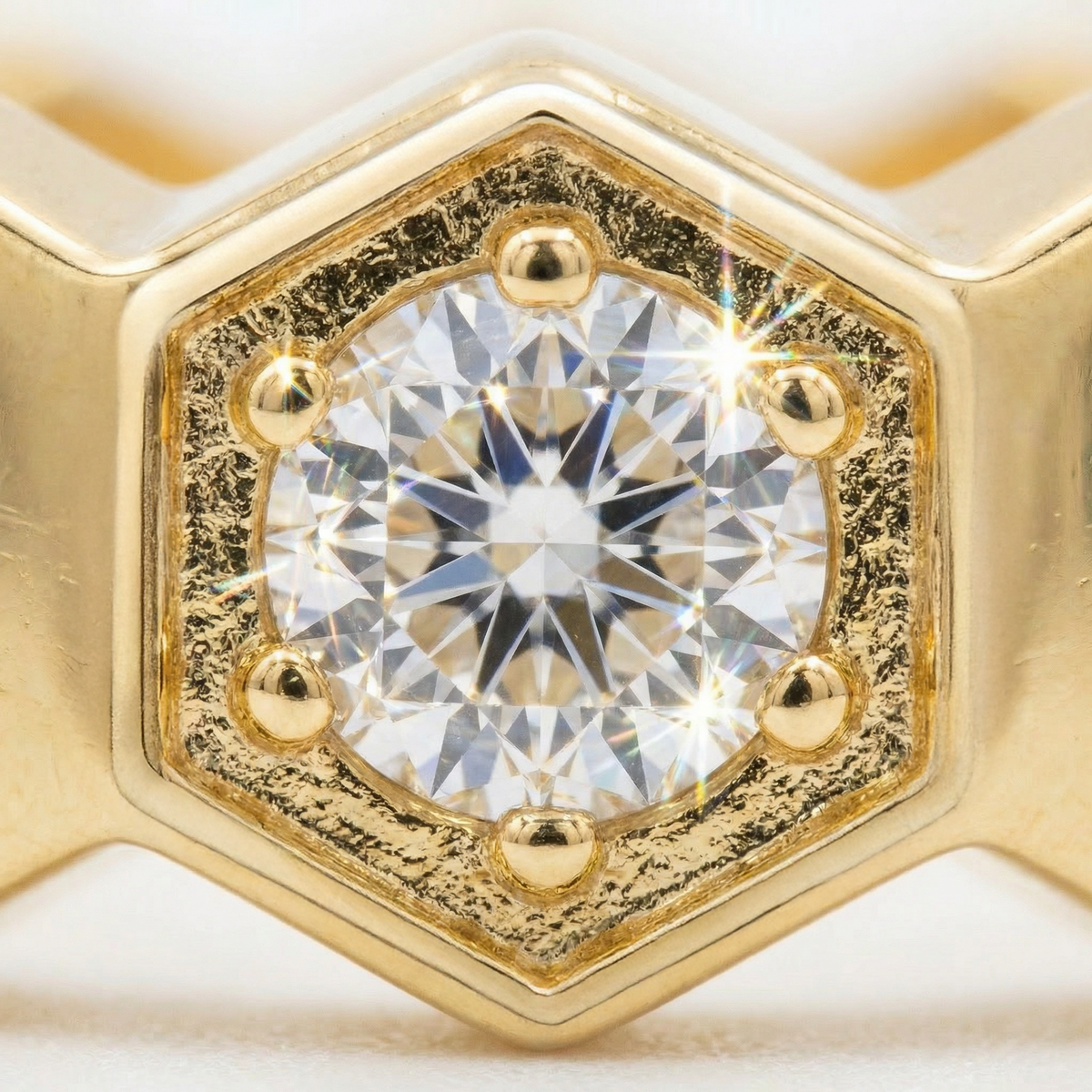 Honeycomb Ring with White Round Stone – on Yellow Gold
