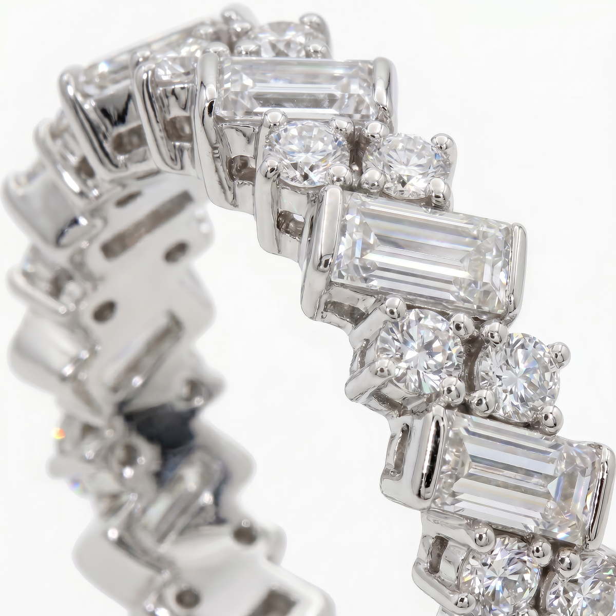 Lattice Slim Ring with White Round Stone – on White Gold
