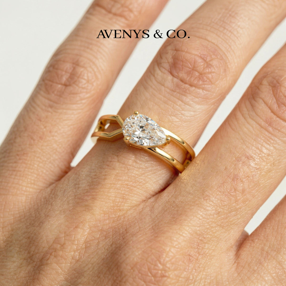 Bridge Classic Ring with White Pear Stone – on Yellow Gold