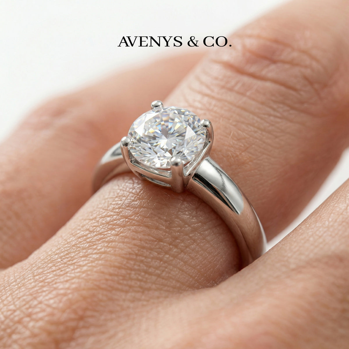Suspension Classic Ring with White Round Stone – on White Gold