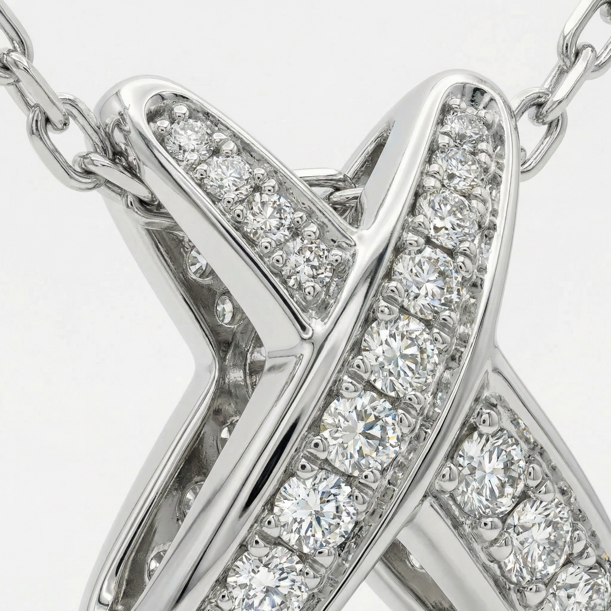 Interlink Necklace Rose Pendant with White Round Stone – on White Gold
