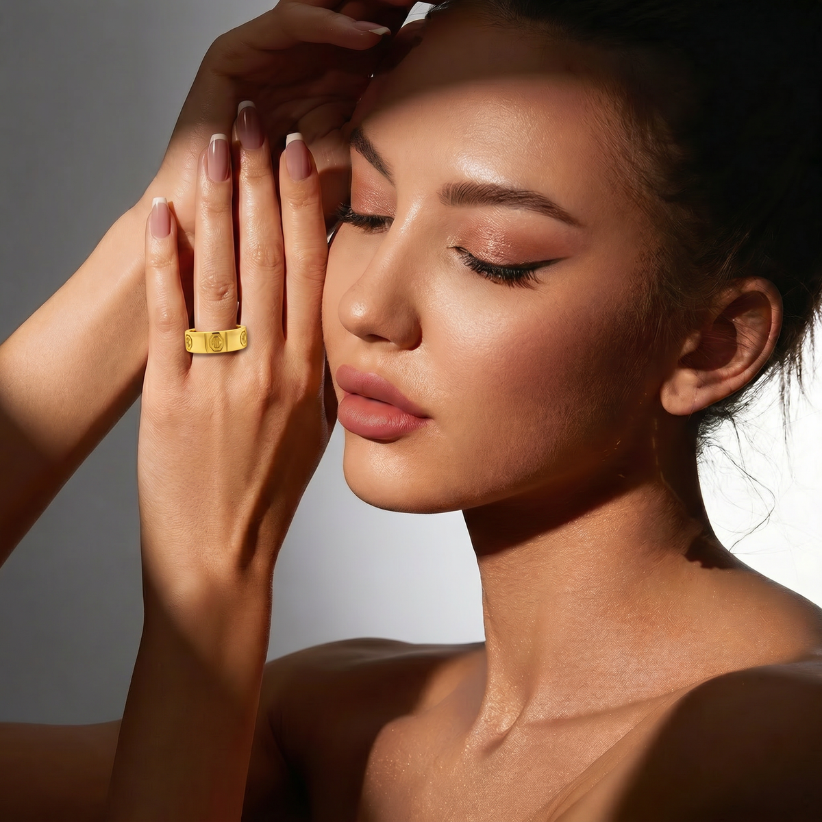 Halo Classic Ring – on Yellow Gold