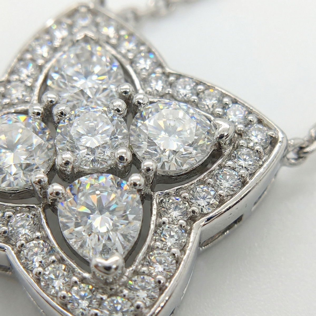 Lotus Small Necklace with White Round Stone – on White Gold