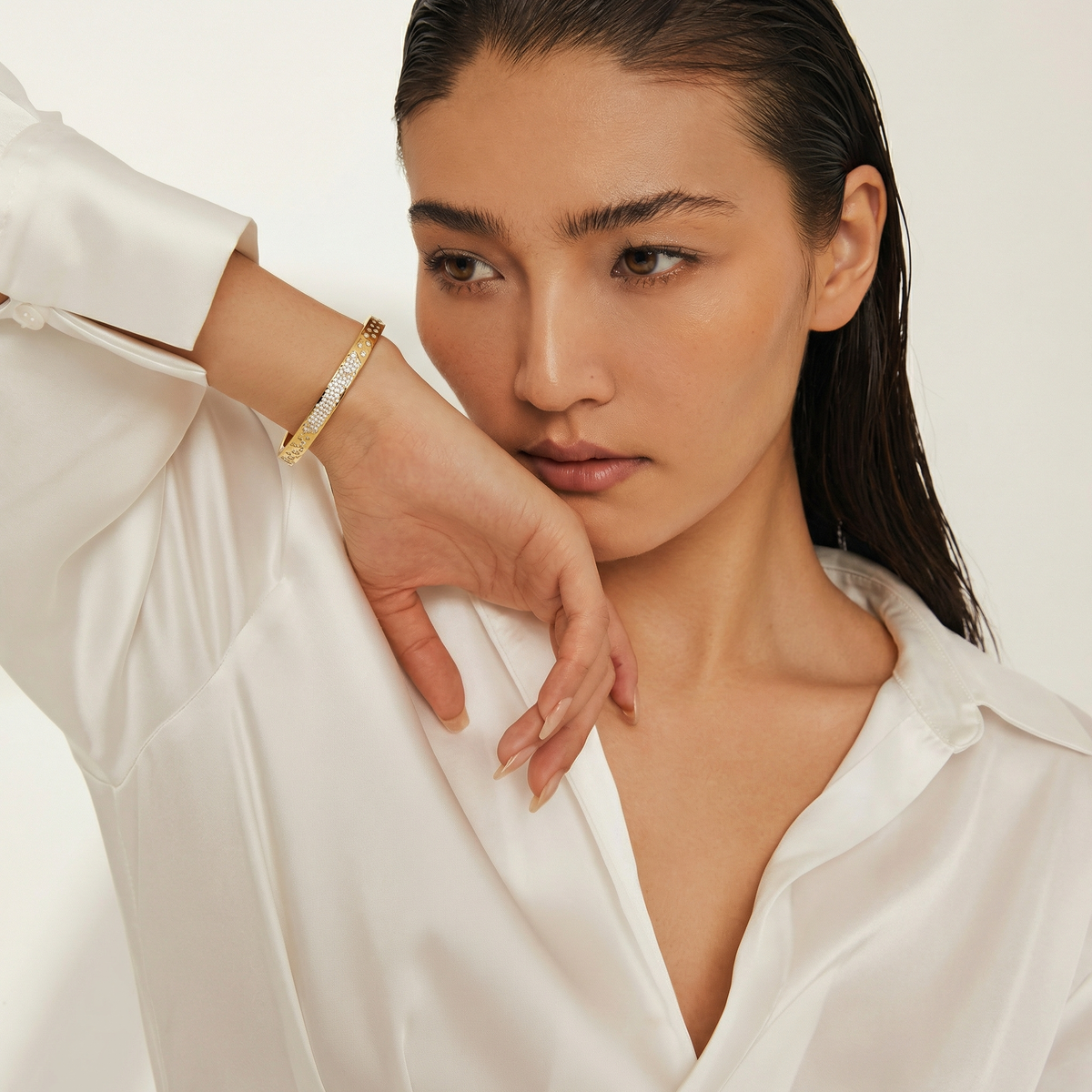 Constellation Bangle with White Round Stone – on Yellow Gold