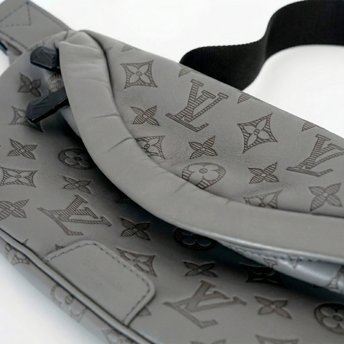 Louis Vuitton Discovery Bumbag – Monogram Seal Leather (Grey)