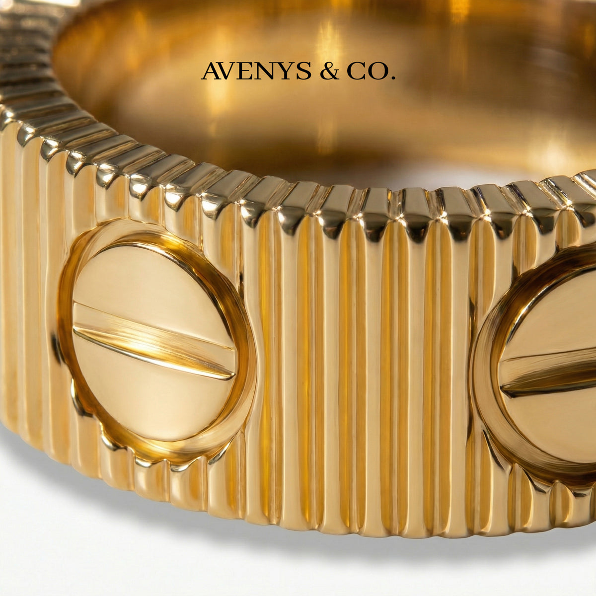 Loop Classic Ring – on Yellow Gold