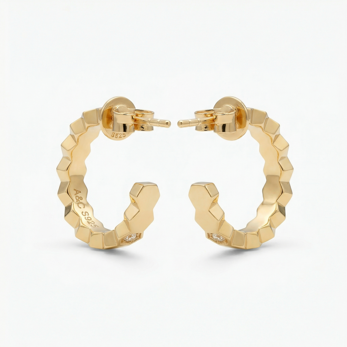 Honeycomb Earrings with White Round Stone – on Yellow Gold