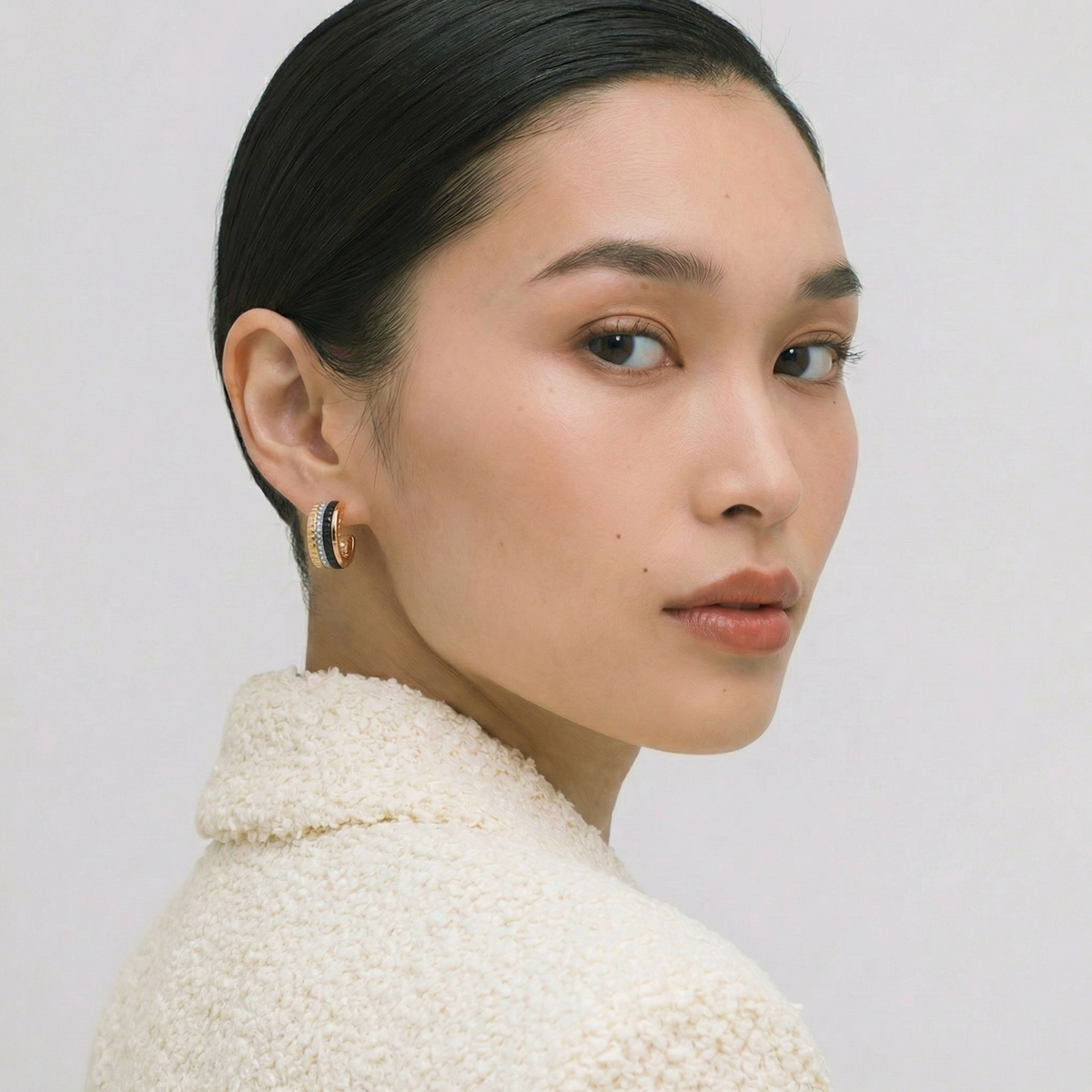 Quatre Earrings with White Round Stone – on Yellow Gold