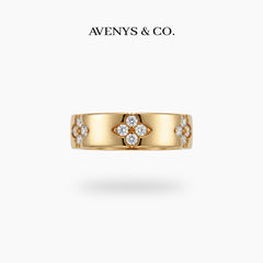 Quatrefoil Ring with White Round Stone – on Yellow Gold