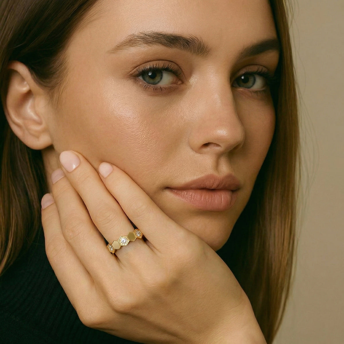 Honeycomb Ring with White Round Stone – on Yellow Gold