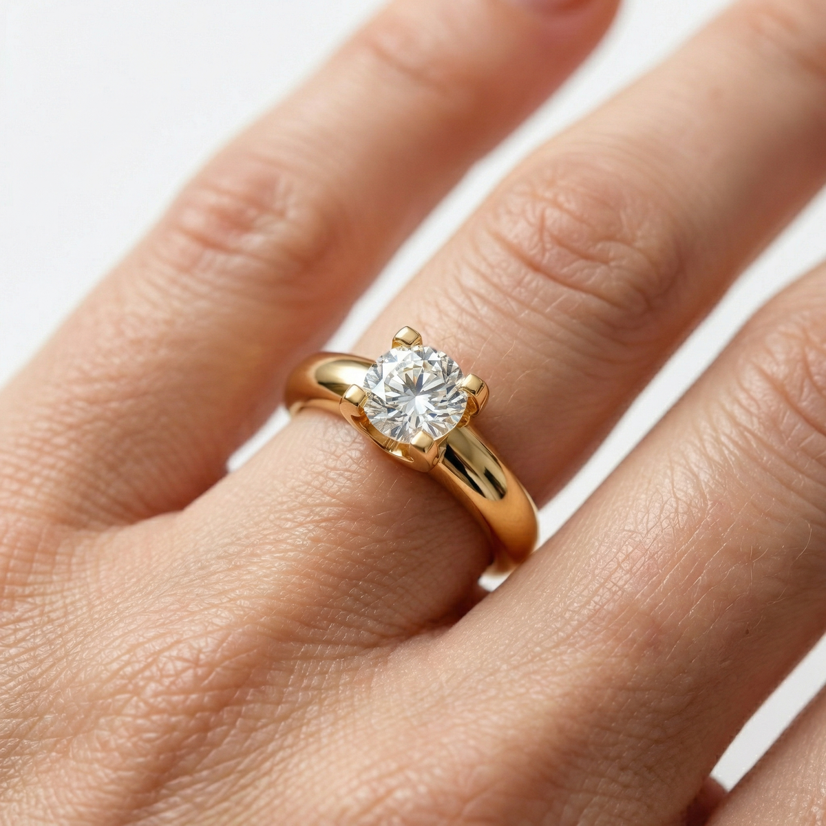 Suspension Max  Ring with White Round Stone – on Yellow Gold