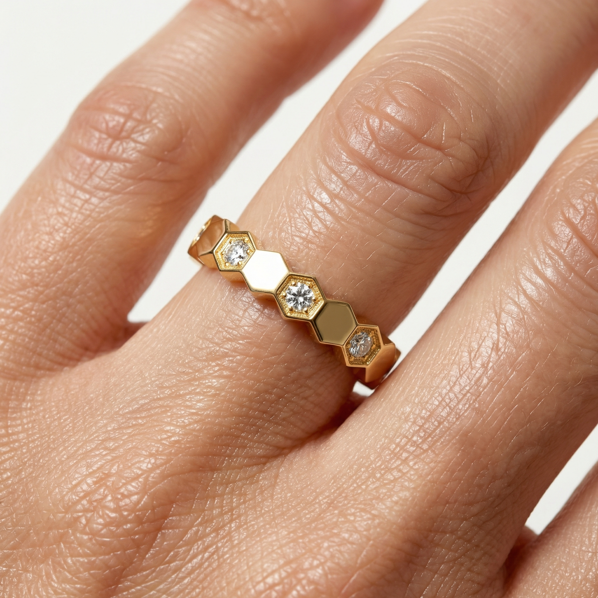 Honeycomb Ring with White Round Stone – on Yellow Gold