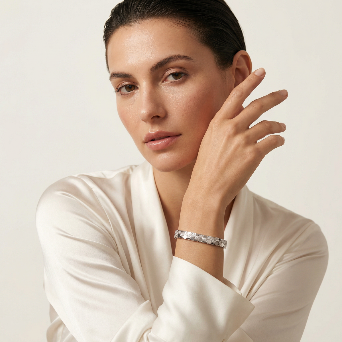 Honeycomb Wide Bracelet with White Round Stone – on White Gold