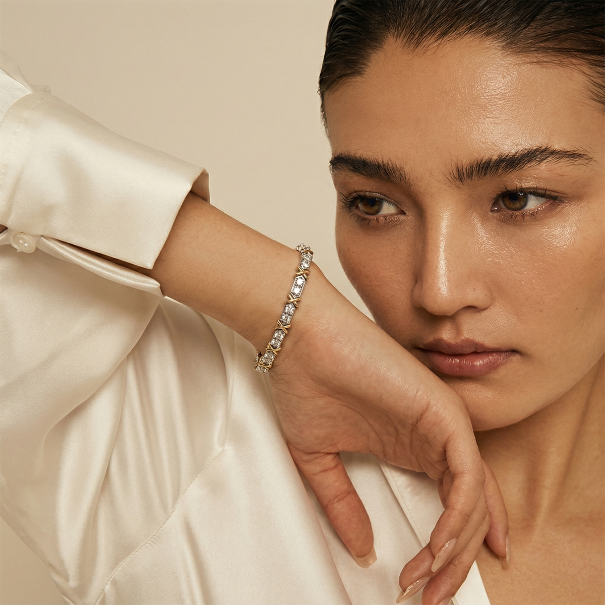 X16 Bracelet with White Round Stone – on White Gold